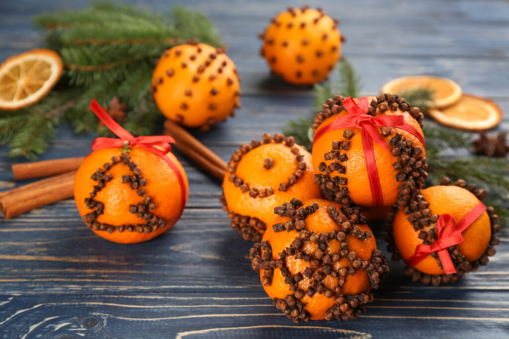 Pomander balls made of fresh tangerines and cloves