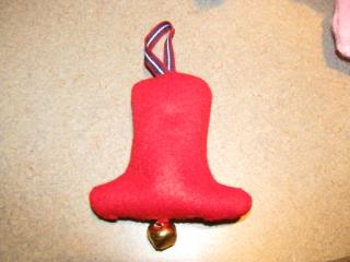 Stuffed felt Christmas ornaments: A handicraft project